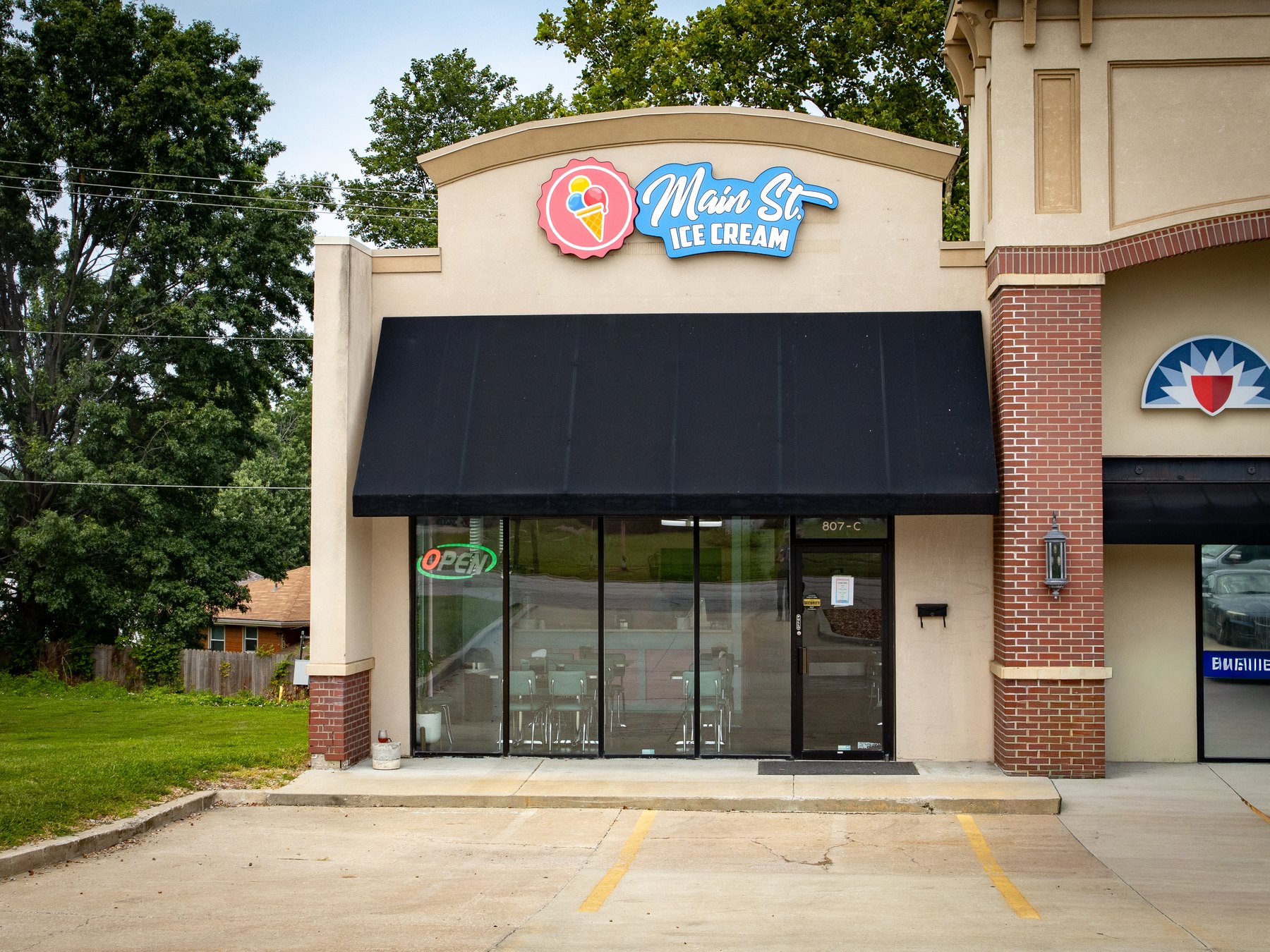 Main St. Ice Cream storefront in Blue Springs Missouri